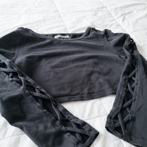 2/$8: Criss-Cross Arm Crop Top - Picture 2 of 5